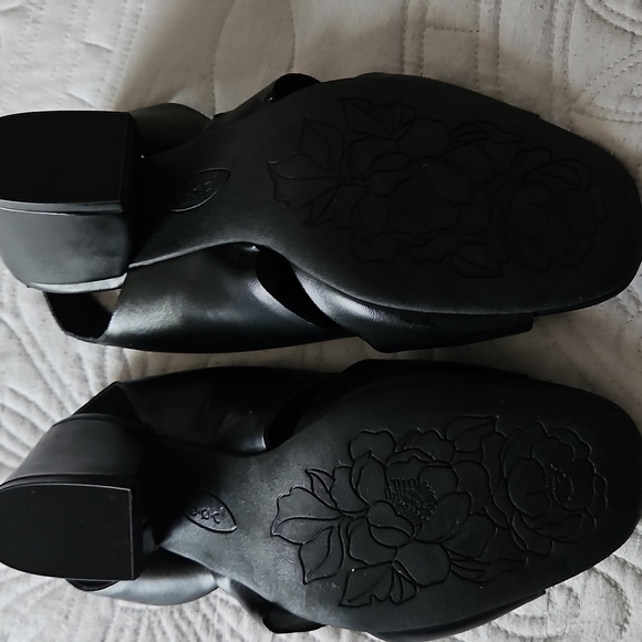 B. O.C. New Black Sandals Minimalist Design - Picture 4 of 5